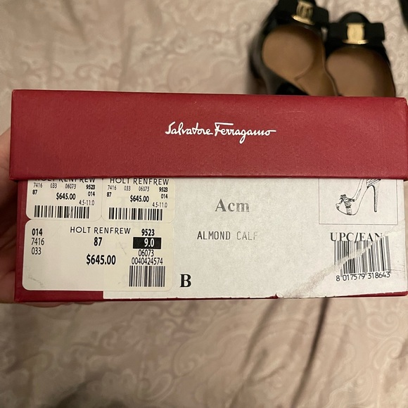 Salvatore Ferragamo Vara Pump - Picture 6 of 6